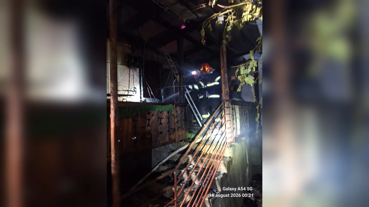 Incendiu de amploare la Salva: patru gospodării afectate, două persoane la spital